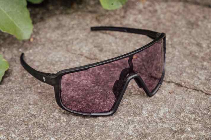 At best, it takes at least 30 seconds for the glasses to clear up to around 40 per cent when entering a shaded area