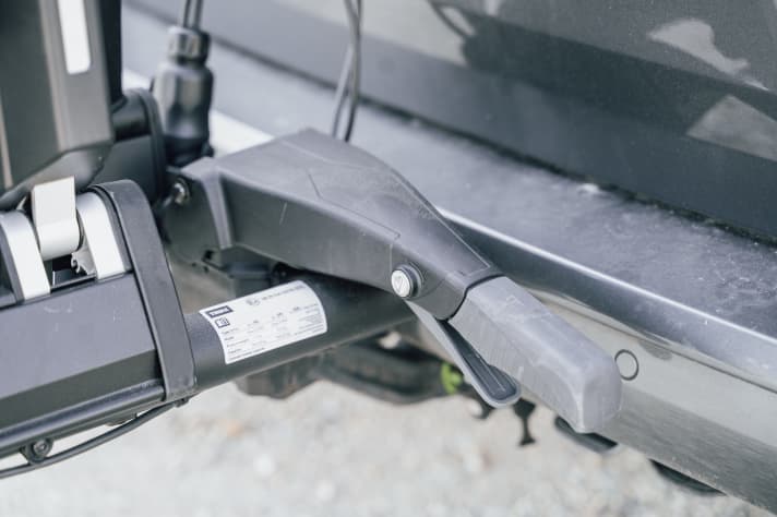 Mit dem großen Spannhebel bringt man leicht die erforderliche Klemmkraft auf. Eine Anzeige für den korrekten Sitz gibt es aber nicht