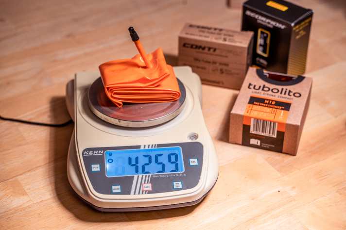 Unbeatable in terms of weight: at 42.59 grams, the S-MTB from Tubolito is the absolute lightweight