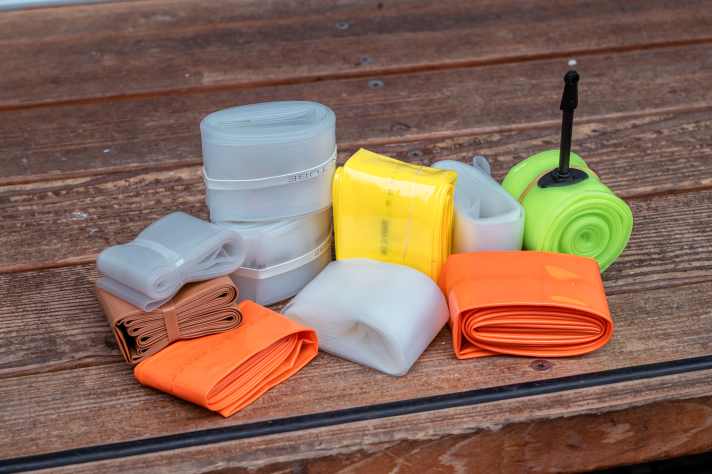 Nicht nur leicht, sondern auch besser beim Rollwiderstand, teils sogar beim Pannenschutz: TPU-Schläuche sind die Alternative, wenn Tubeless zu aufwändig ist.