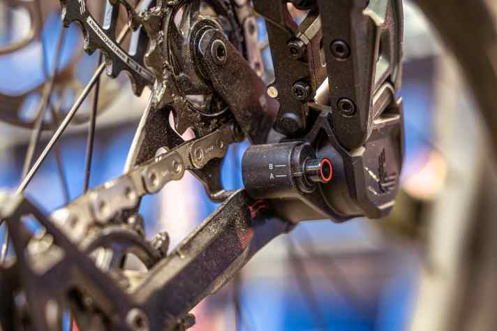 Essential basic setting: Some bikes must be set in setup key A, some in position B. The Sram database will tell you the right position for your bike. The plug can be levered out with a screwdriver and set to A or B accordingly.