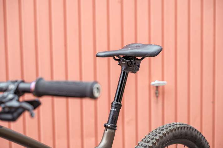 Wen Haptik und geringer Ausfahr-Speed nicht stören, bekommt mit der TranzX eine solide Alternative zu den teuren Platzhirschen