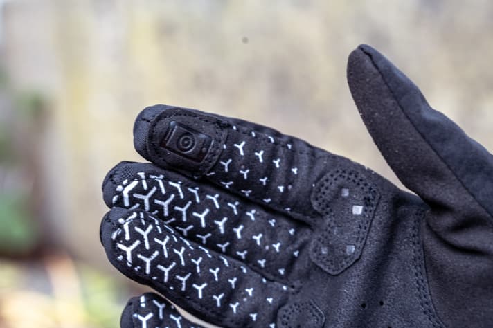 Das Smartphone lässt sich mit dem Swelter easy bedienen. Blöd nur, dass darunter der Grip an den Armaturen leidet