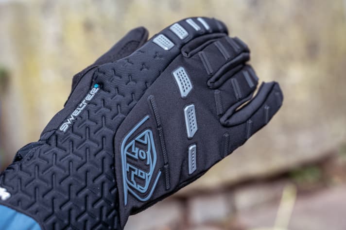 Unfortunately, the motocross-style softshell backhand does not protect against moisture