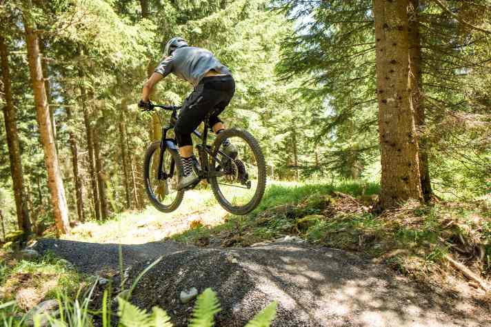 Die Trails im Bikepark Lermoos-Biberwier wurden um ein paar Gimmicks erweitert.