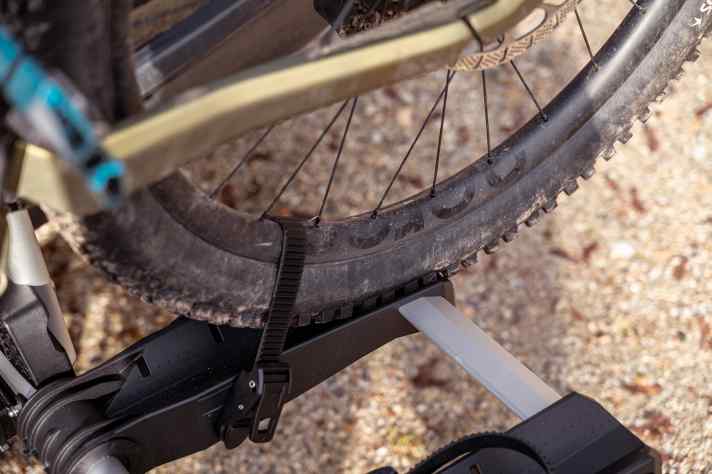 Selbst Bikes mit langem Radstand finden auf dem Uebler ausreichend Platz