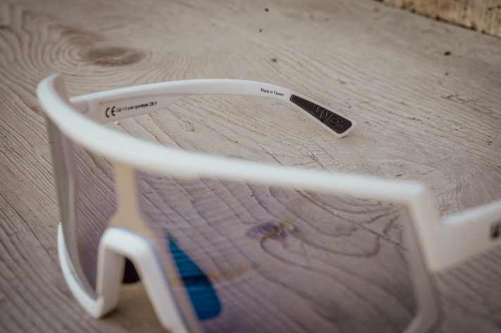 Die gebogenen Bügelenden sorgen für sehr sicheren Sitz im Gelände