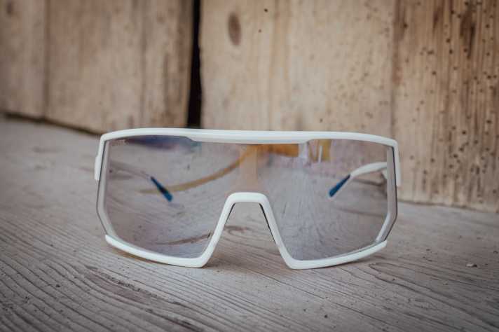 Das kantige design mit Vollrahmen ist Geschmacksache. Dank der starken Krümmung sitzt die Uvex auch auf schmalen Gesichtern gut