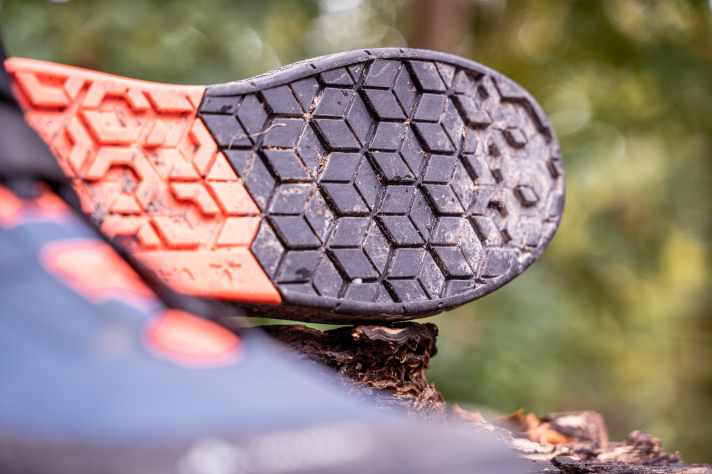 Sur le terrain, la semelle trouve plus d'adhérence que celle de la Northwave Multicross Plus GTX. En revanche, l'adhérence sur la pédale n'est pas optimale en raison de la structure.