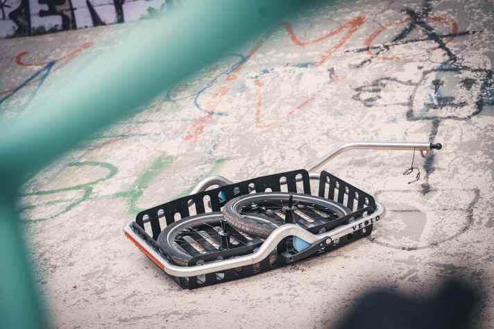 If you take the trouble to remove the coupling, you can stow the Cargo away in a very space-saving manner