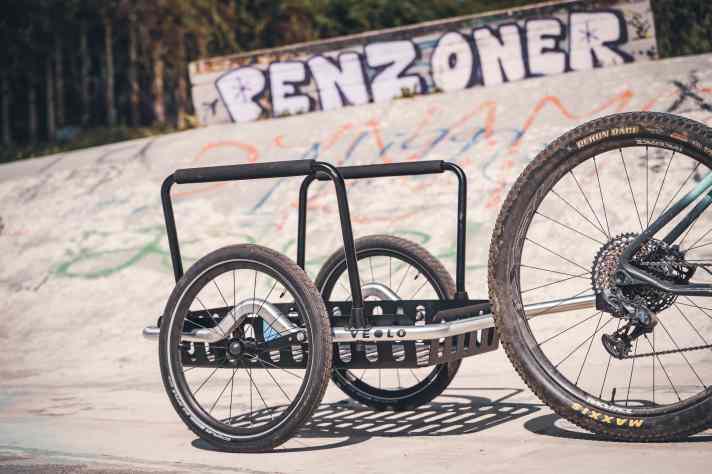 As standard, the Cargo comes without the packing handles. These can be mounted lengthways or crossways