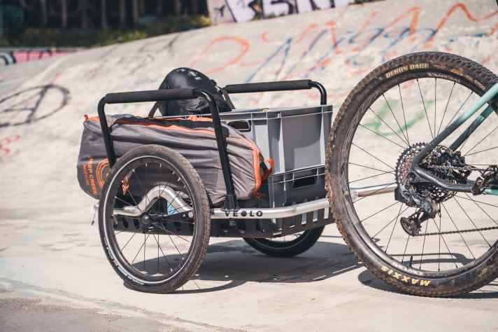 Even with a substantial payload, the Veolo runs smoothly behind the lead vehicle