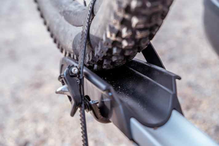 Auch die Schienen könnten etwas breiter ausfallen, damit auch Reifen mit mehr als 2,4 Zoll sicher stehen