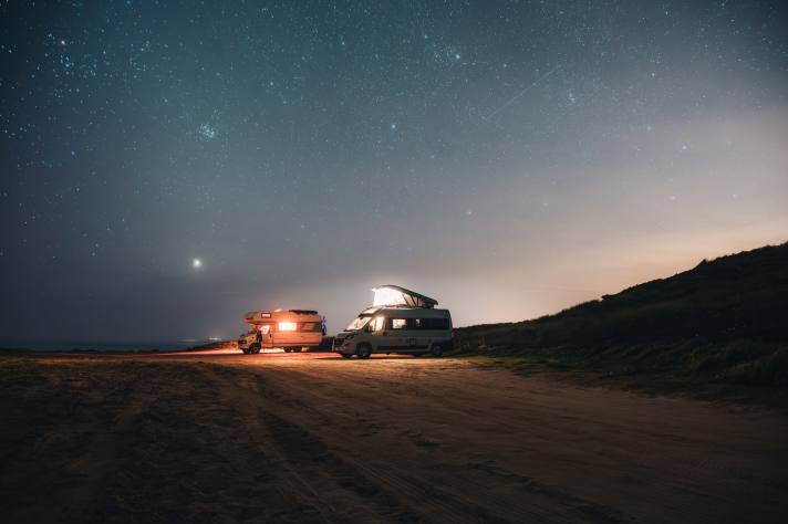 Set up your bed where it's most beautiful...? Caution: In many countries, camping away from official pitches or campsites is no longer permitted. The big exception: Scandinavia.