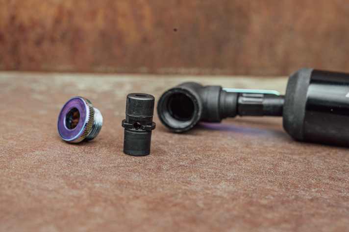 Thanks to the one-piece insert, the conversion between Presta and Schrader valves is somewhat easier