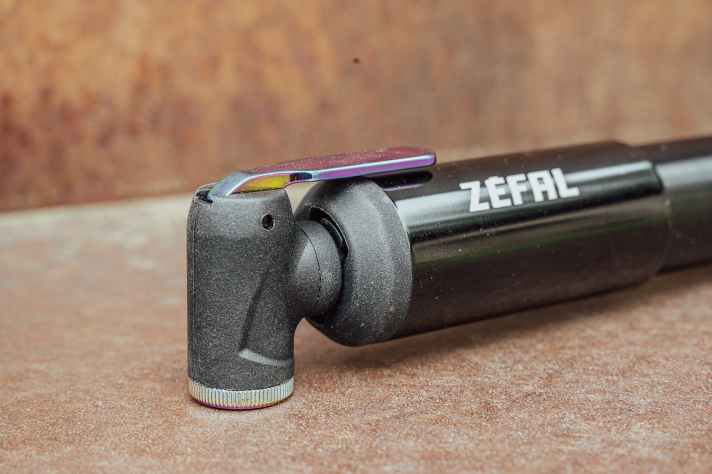 The oily shimmering pump head does not sit too securely on the valve