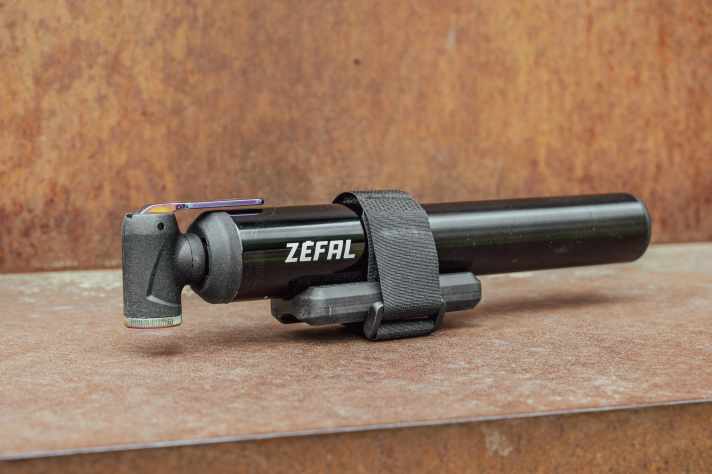 The MT Mini is the only pump in the test that has a bracket that can be freely positioned on the frame