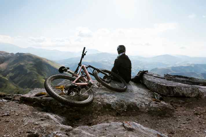 Das neue Lapierre Zesty CF will ein vielseitiger Begleiter für jedes Allmountain-Abenteuer sein.