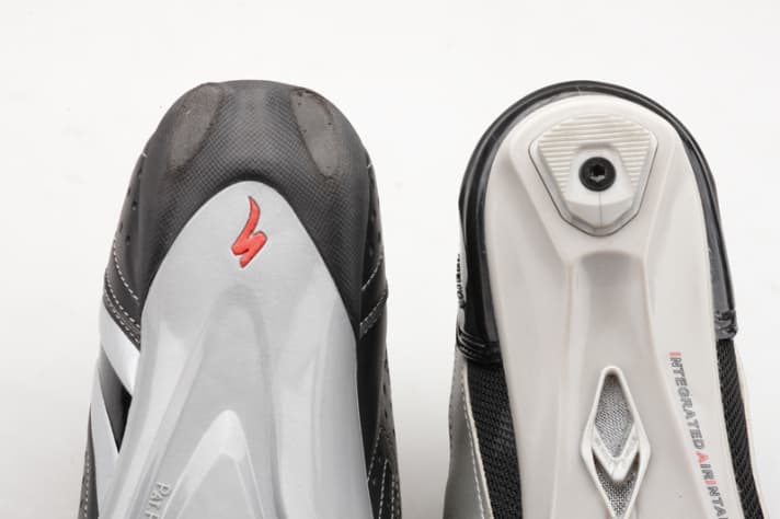   Stop: You run better with externally positioned, high stoppers (Specialised on the left). With Carnac, the rear stopper is even interchangeable. 