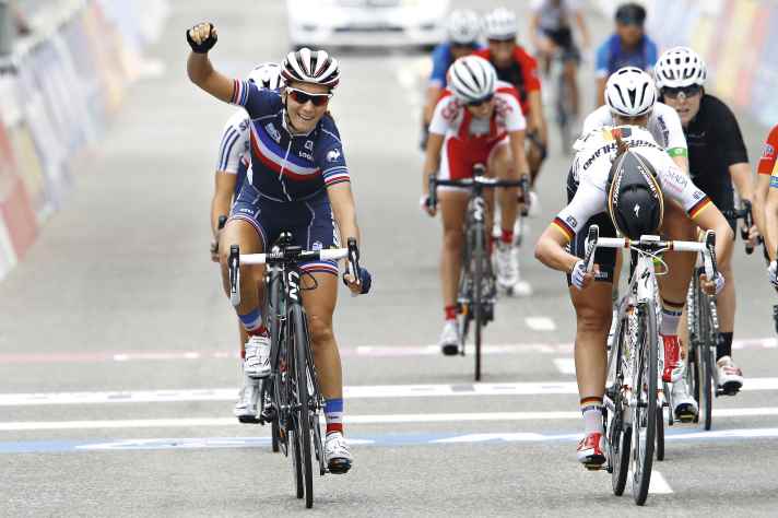 Happy and successful: Eleven years ago, the Frenchwoman celebrated her World Championship victory in Ponferrada just ahead of the German Lisa Brennauer