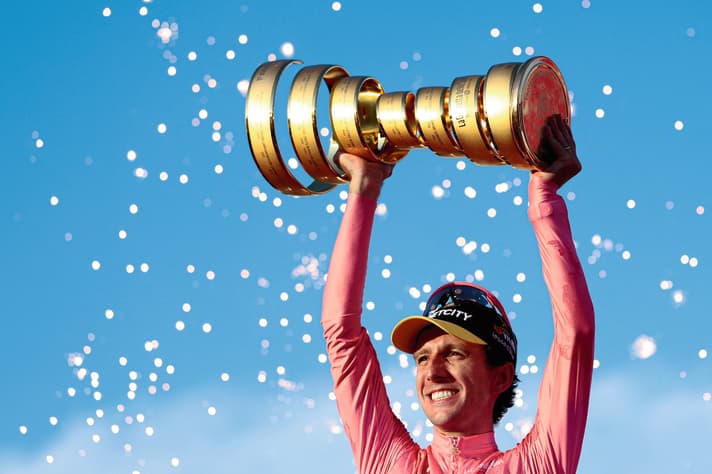 Simon Yates avec le "Trofeo senza fine