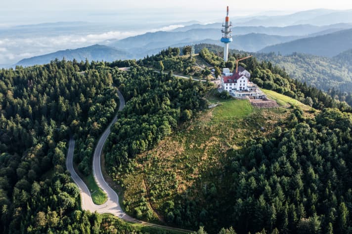 Am Hochblauen haben die Teilnehmer den zweiten Anstieg hinter sich und einen traumhaften Blick vor Augen