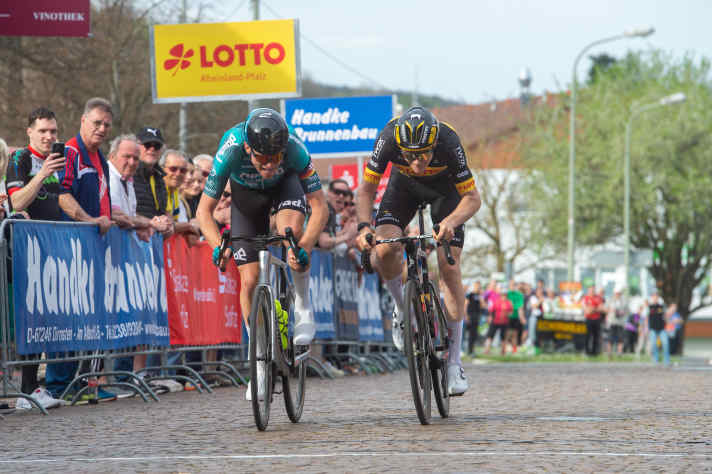 Ole Theiler (REMBE rad-net, links) geht als Titelverteidiger in die neue Saison