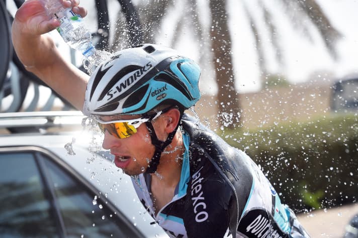   Wasser, marsch: Den Körper abzukühlen bewahrt davor, dass die Leistung einbricht.