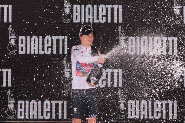 Antonia Niedermaier (CANYON//SRAM zondacrypto) ist die Führende der Nachwuchswertung.