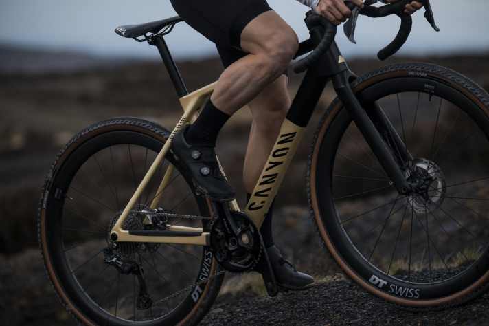 Auch für Gravelbiker bieten sich die neuen High-End Schuhe von Direktversender Canyon an.