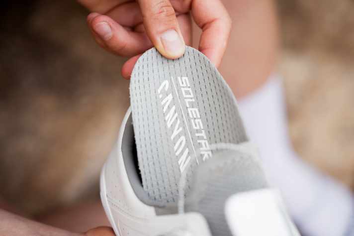 On the Solestar insole, the foot should still be able to move naturally in the Canyon Tempr CFR shoes.