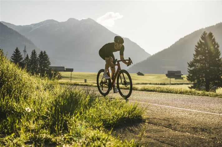Wer kann, sollte das Training an heißen Sommertagen in die frühen Morgen- oder späten Abendstunden verlegen