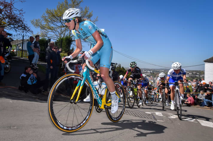 Arianna Fidanza bei der Fleche Wallonne 2016 für das Team Astana.