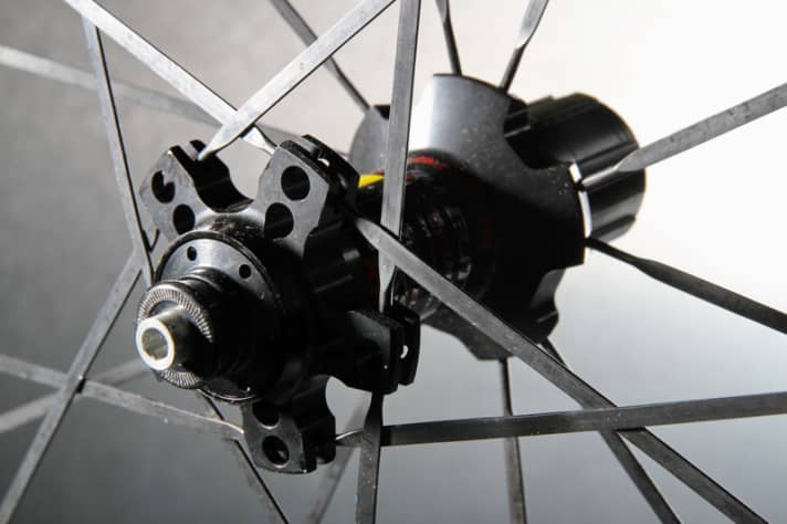   Mavic „Ksyrium Elite“: solides, aufwendig gefertigtes Allround-Laufrad mit betont zuverlässigem Auftritt. Steif, geringe Toleranzen 