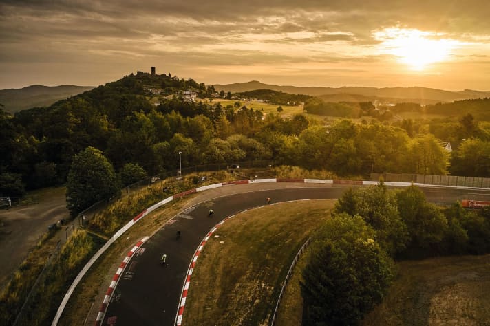 Rad am Ring : La course de 24 heures du Nürburgring est l'un des défis les plus difficiles que peuvent relever les cyclistes amateurs.