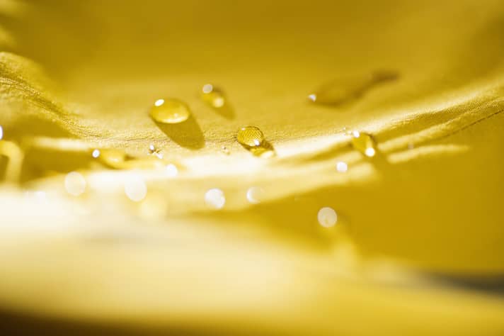 Mit guten Fahrrad-Regenhosen bleibt der Hintern auch nach einigen Stunden im Sattel bei Nässe trocken.