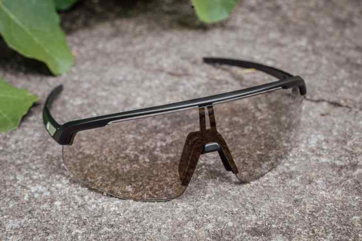 Die Tönung wirkt leicht kontrastverstärkend, ist aber schon zu Beginn eher dunkel