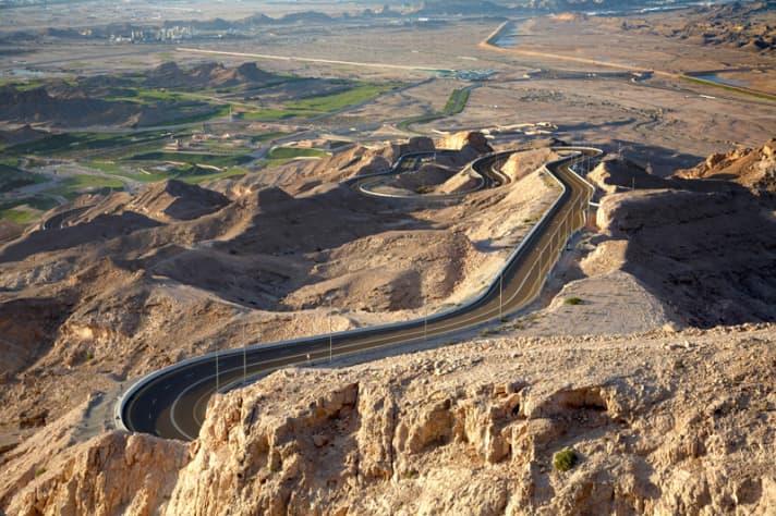   Bergetappe: Auffahrt zum Jebel Hafeet auf knapp 1.000 Meter Höhe 