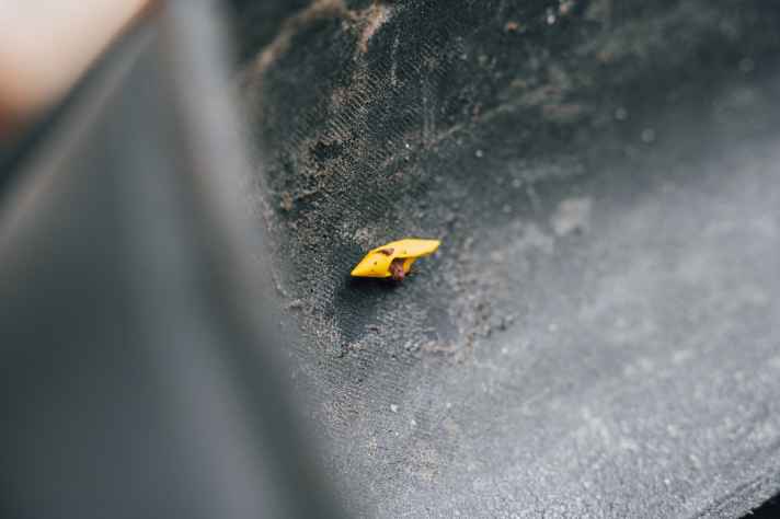 A sturdy tool is recommended for inserting the anchor. Once in the tyre, the Plug Mate wedges itself reliably and holds the tubeless plug securely in place.