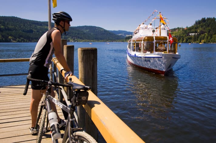   ... Fünf Tage später lacht die Sonne überm Touristenziel Titisee. 