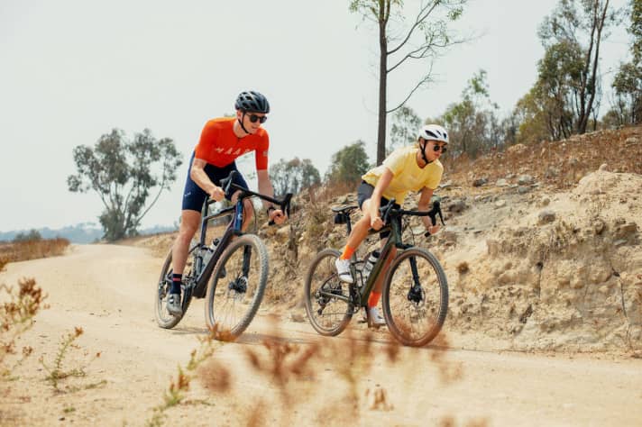   According to Cannondale, the extensively suspended Topstone Lefty is designed for comfort and riding pleasure.