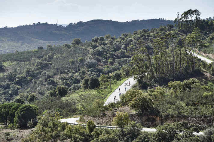 Les montagnes russes - Le parcours est varié et traverse l'arrière-pays vallonné de l'Algarve.