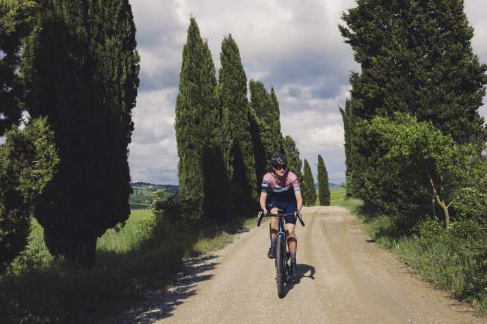 Gravel beauty on the opposite course - I have to say hello whether I want to or not.