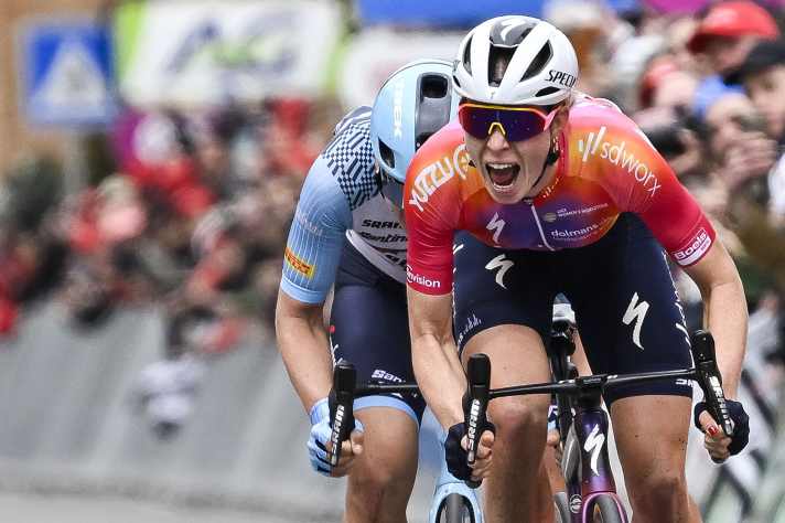 Demi Vollering won the women's race 2023 in a two-man sprint against Elisa Longo Borghini