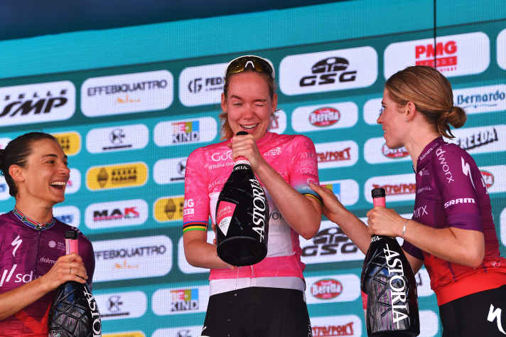 In Siegeslaune: Anna van der Breggen beim Giro d’Italia 2021