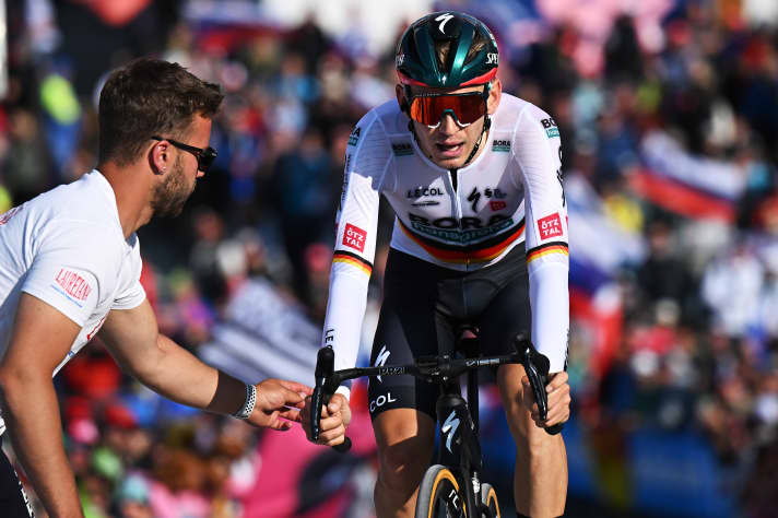 Sous le maillot de champion d'Allemagne, Lennard Kämna a terminé 14e au Monte Lussari et a ainsi glissé à la 9e place du classement général.