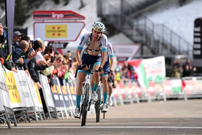Third place goes to Antonio Tiberi (Bahrain-Victorious), ahead of his team-mate Wout Poels