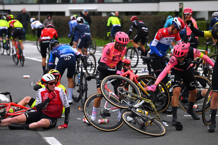 Dylan van Baarle and Alberto Bettiol, two riders who are among the favourites, were also involved in the crash