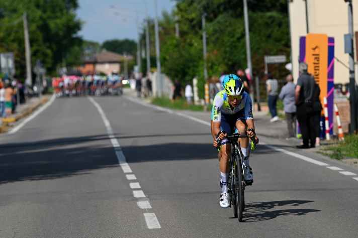 Deux coureurs se lancent dans une nouvelle échappée : Dries De Pooter (Intermarche-Wanty) et Martin Marcellusi (VF Group-Bardiani CSF - Faizane)
