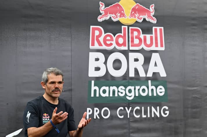 Doit reconstruire son équipe : Ralph Denk, qui ne semble pas avoir une parfaite maîtrise de son équipe sur le Tour.